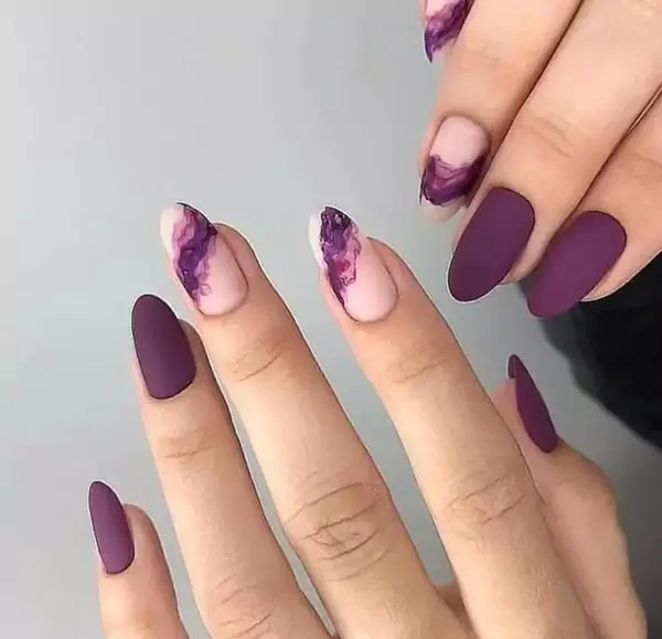 عکس لاک ناخن صورتی مات