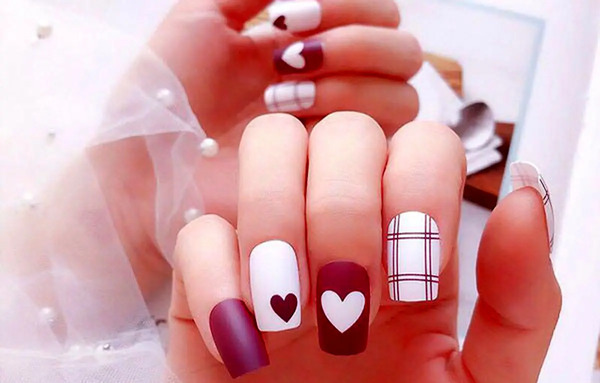 عکس ناخن کاشت شکسته شده