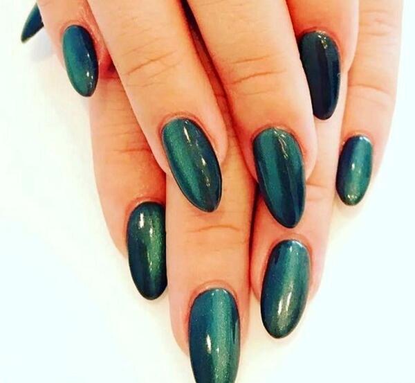 عکس ناخن کاشت شکسته شده