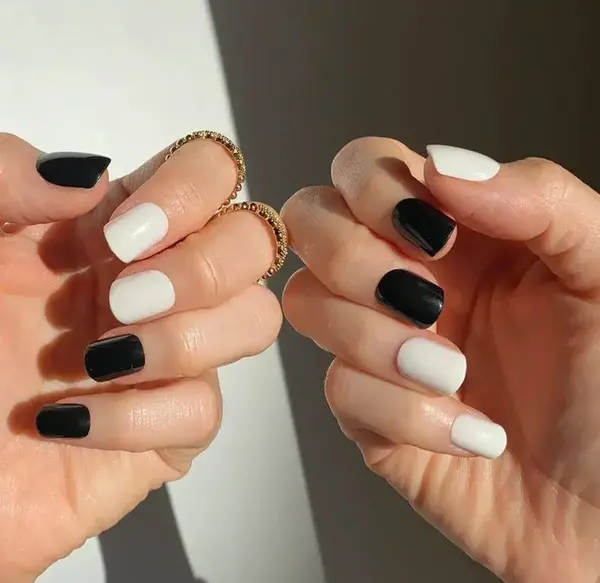 عکس ناخن سفید مشکی ساده