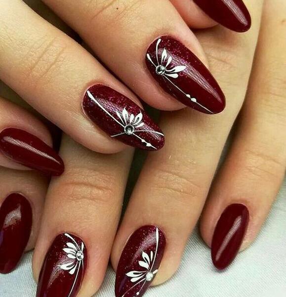 عکس ناخن زرشکی طرح دار