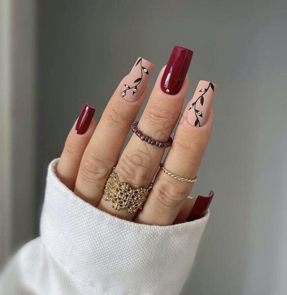 عکس ناخن زرشکی طرح دار