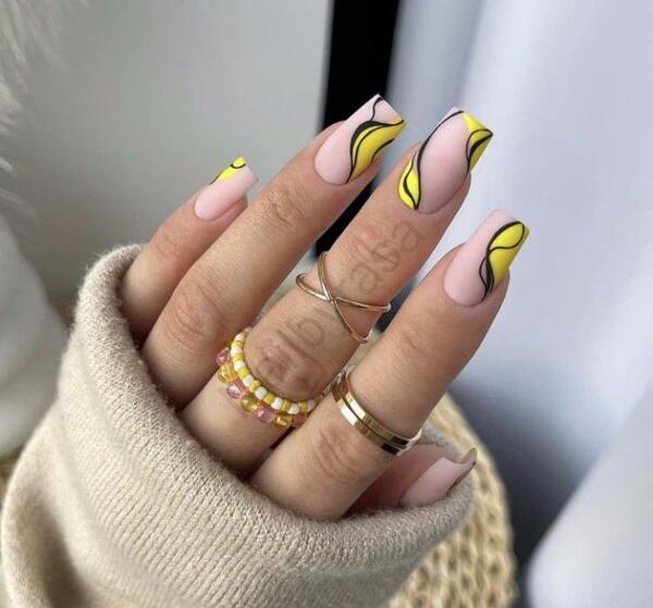 عکس کاشت ناخن زرد و مشکی