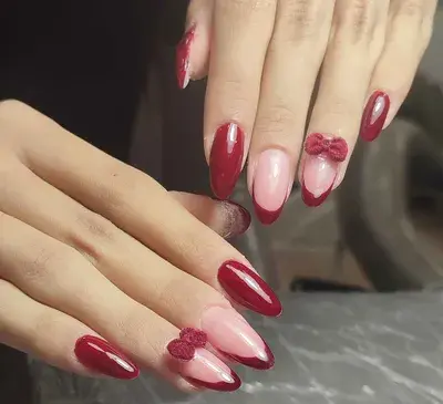 عکس کاشت ناخن زرشکی کوتاه