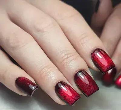 عکس کاشت ناخن زرشکی کوتاه