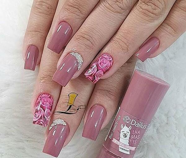 عکس ناخن رنگ کالباسی