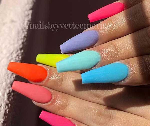 عکس کاشت ناخن رنگ رنگی