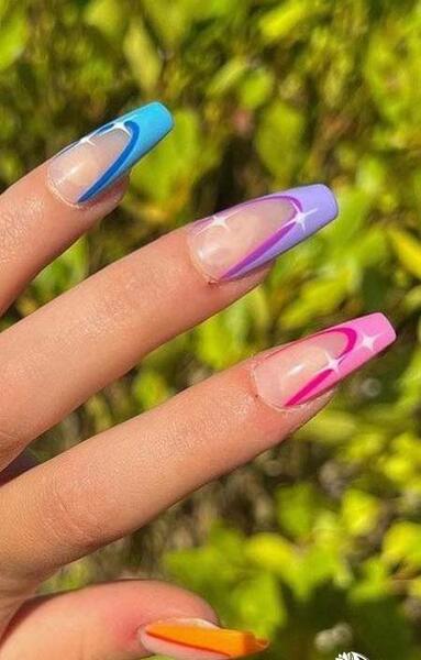 عکس ناخن کاشت فرنچ رنگی