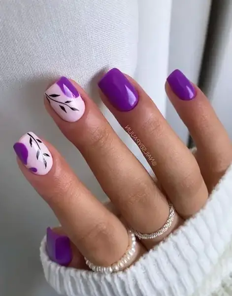 عکس ناخن با لاک بنفش
