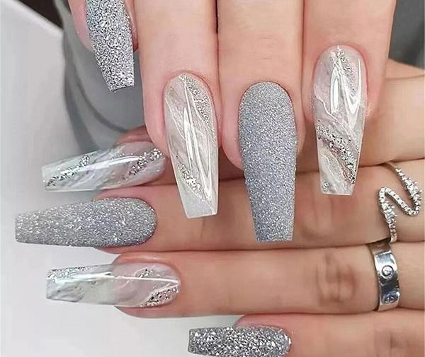 عکس ناخن اکلیلی نقره ای