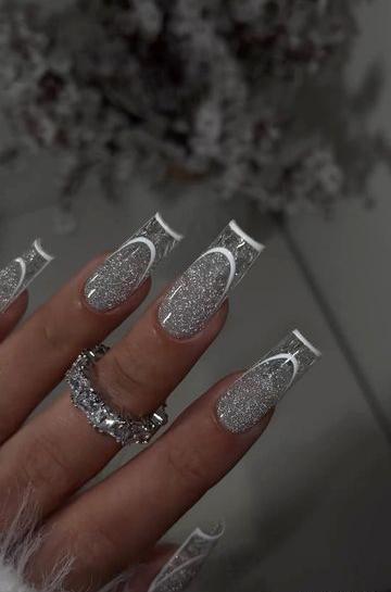عکس ناخن اکلیلی نقره ای