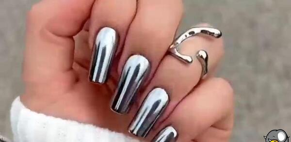 عکس ناخن اکلیلی نقره ای