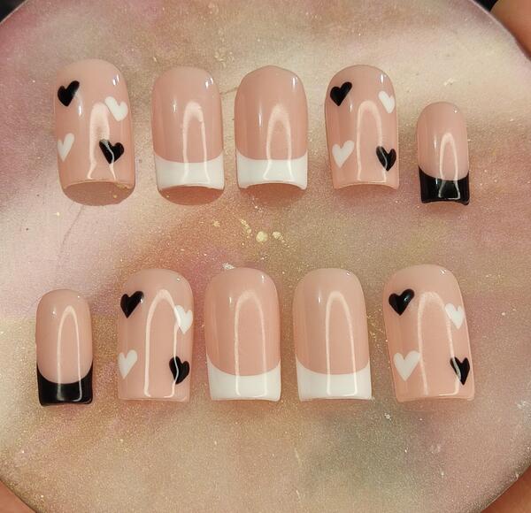 عکس کاشت ناخن کوتاه فرنچ