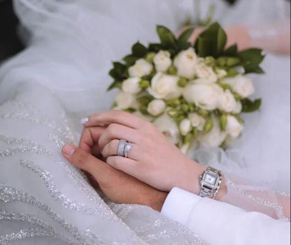 عکس انگشتر نامزدی طبیعی
