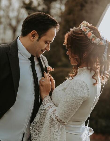ژست عکس نامزدی در آتلیه