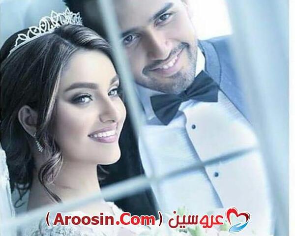 ژست عکس نامزدی در آتلیه