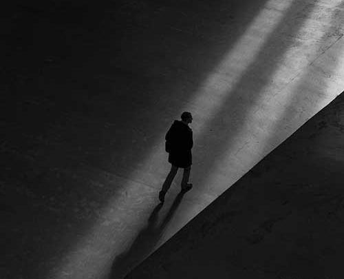 عکس نوشته وفاداری آدمارو زمان ثابت میکنه نه زبان