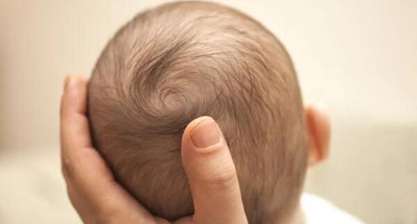 عکس نوزاد از پشت سر