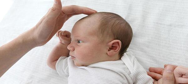 عکس نوزاد از پشت سر