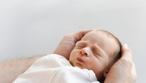 عکس بچه نوزاد مریض