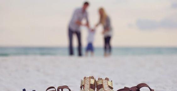 عکس ماهگرد نوزاد کنار دریا