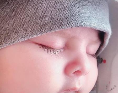 عکس نوزاد چشم آبی زیبا