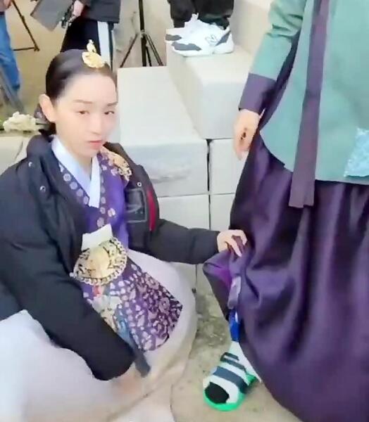 عکس پشت صحنه آقای ملکه قسمت ۱
