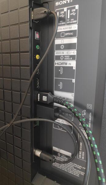 عکس پشت صحنه در حاشیه ۲ کابل hdmi