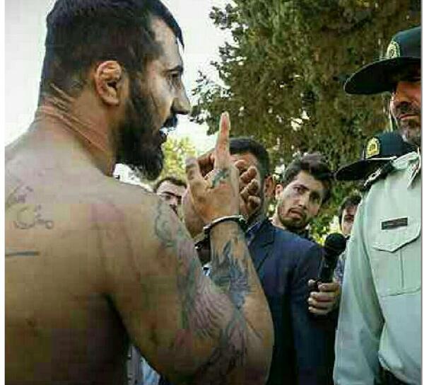 عکس خالکوبی پشت کمر وحید مرادی