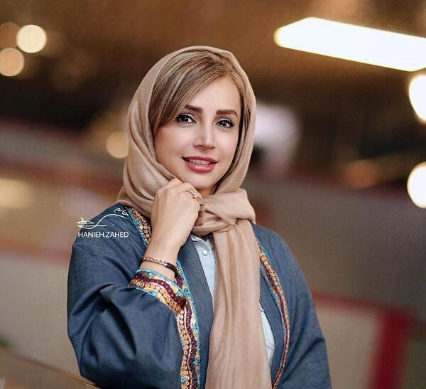 همسر عکس زن وحید مرادی در استخر
