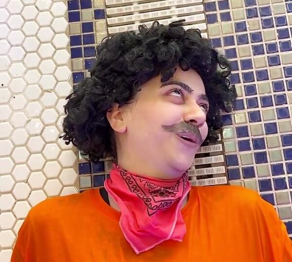 عکس پشت صحنه ی کلیپ های طنز سرنا امینی