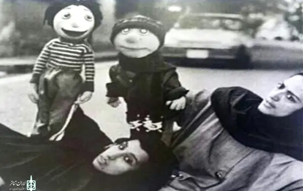عکس پشت صحنه عروسک گردانی کلاه قرمزی