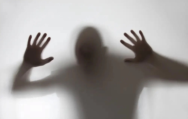 عکس وحشتناک ترساندن بچه