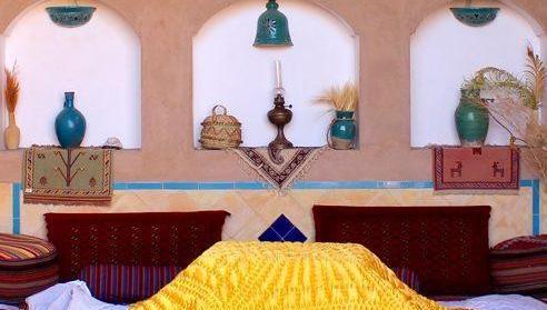 عکس کرسی قدیمی شب یلدا