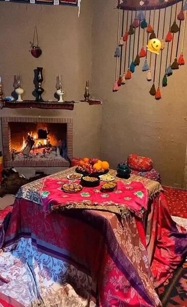 عکس کرسی قدیمی شب یلدا