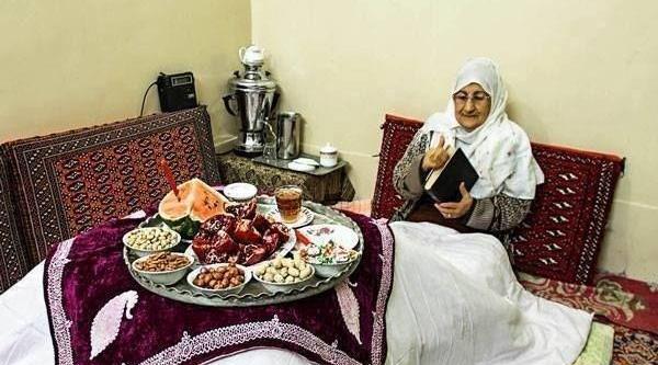 عکس کرسی قدیمی شب یلدا