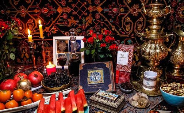 عکس کرسی قدیمی شب یلدا