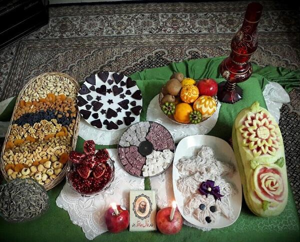 عکس کرسی قدیمی شب یلدا