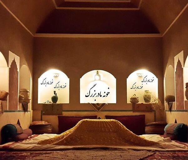 عکس کرسی قدیمی شب یلدا