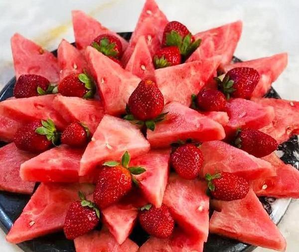 عکس هندوانه شب یلدا تزیین