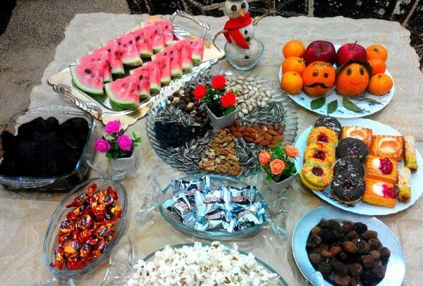 عکس از سفره ی شب یلدا