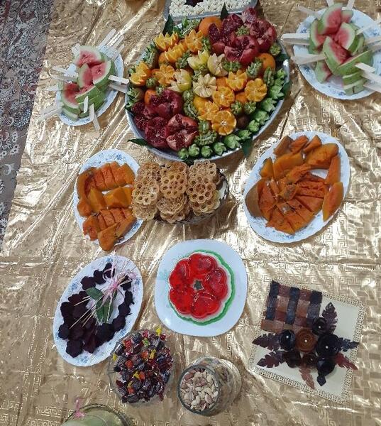 عکس از سفره ی شب یلدا