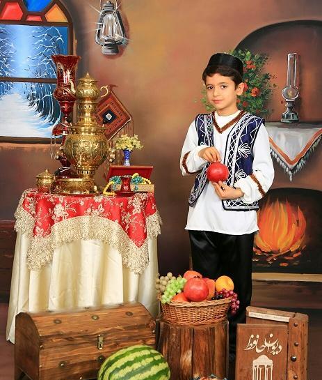 عکس یلدا با لباس محلی