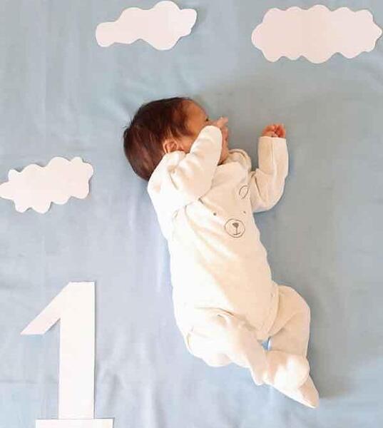 عکس یک ماهگی نوزاد در اتلیه