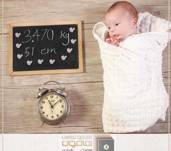 عکس یک ماهگی نوزاد در اتلیه