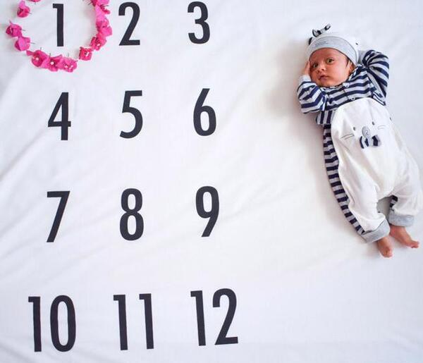 عکس یک ماهگی نوزاد پسر در خانه