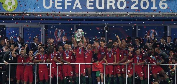 عکس قهرمانی پرتغال در یورو ۲۰۱۶