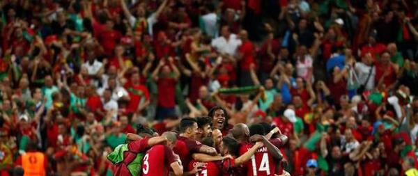 عکس قهرمانی پرتغال در یورو ۲۰۱۶