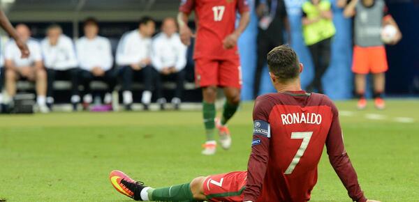 عکس قهرمانی رونالدو در یورو