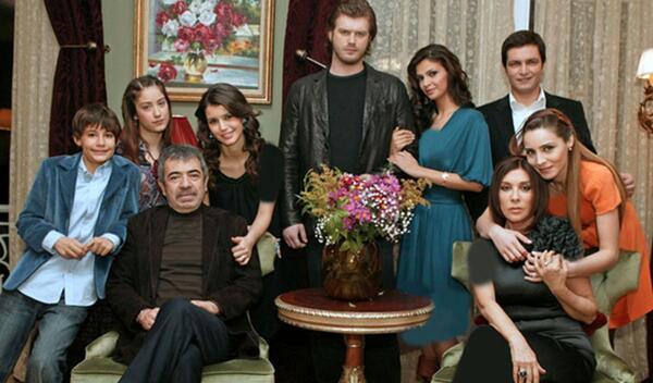 عکس پشت صحنه سریال غنچه های زخمی دوبله فارسی